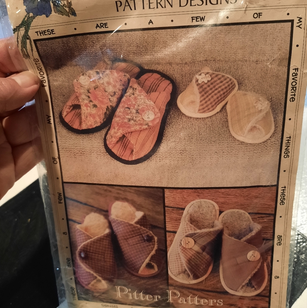 Vtg unused foldover fabric slippers pattern XS-XL "Pitter Patters"